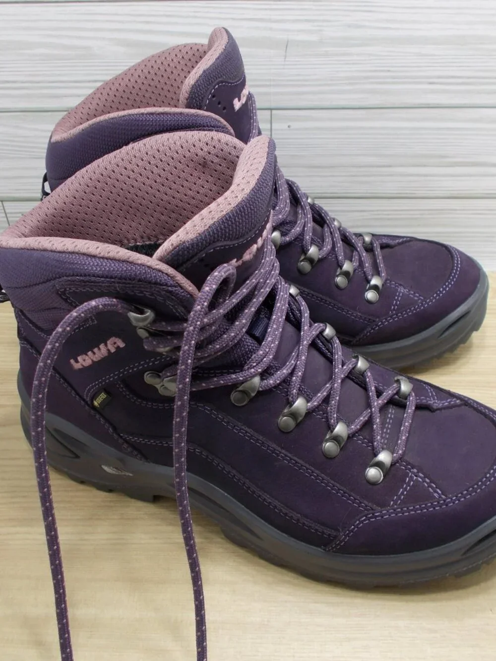 Lowa Plum Renegade GTX Mid Hiking Boots Size 8.5 All Terrain Classic - Picture 3 of 5
